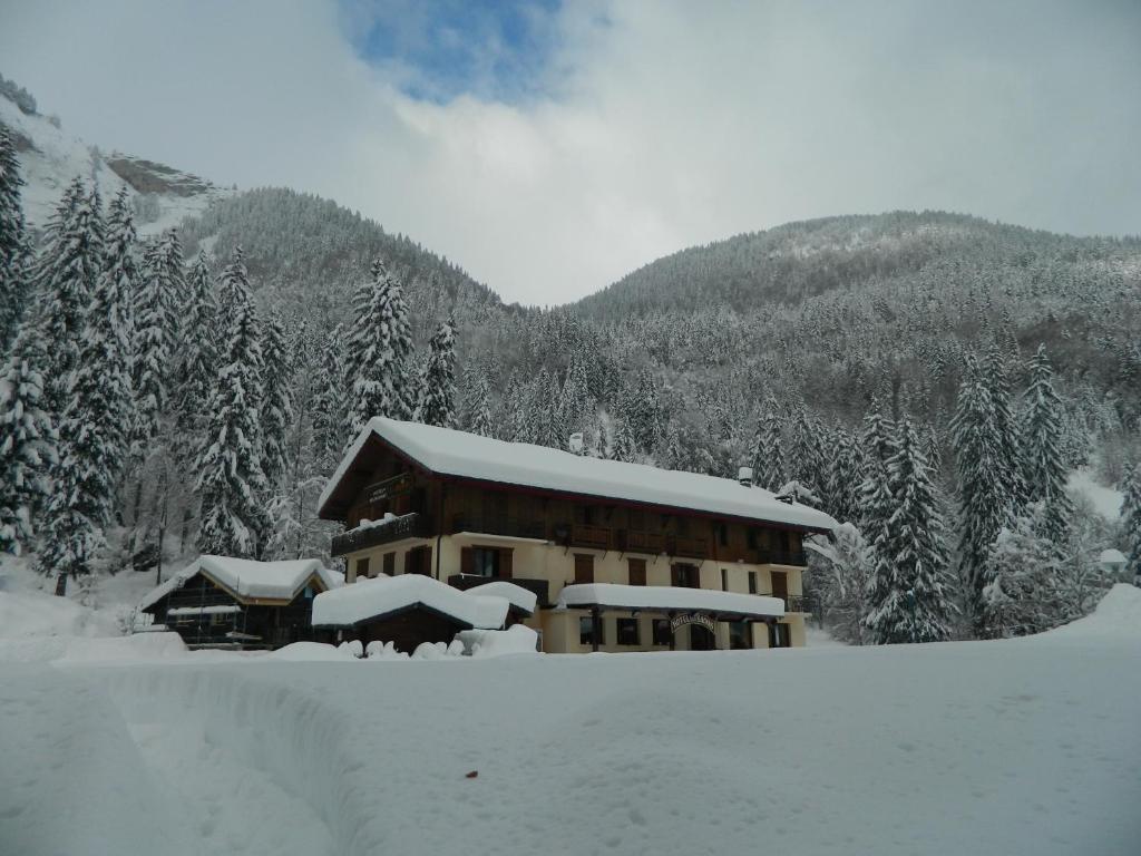 Logis Hotel Les Sapins Montriond Exteriér fotografie